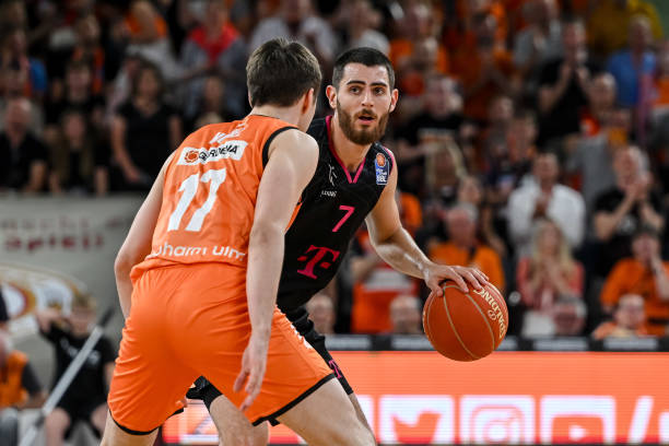 与众多老牌 与众多老牌